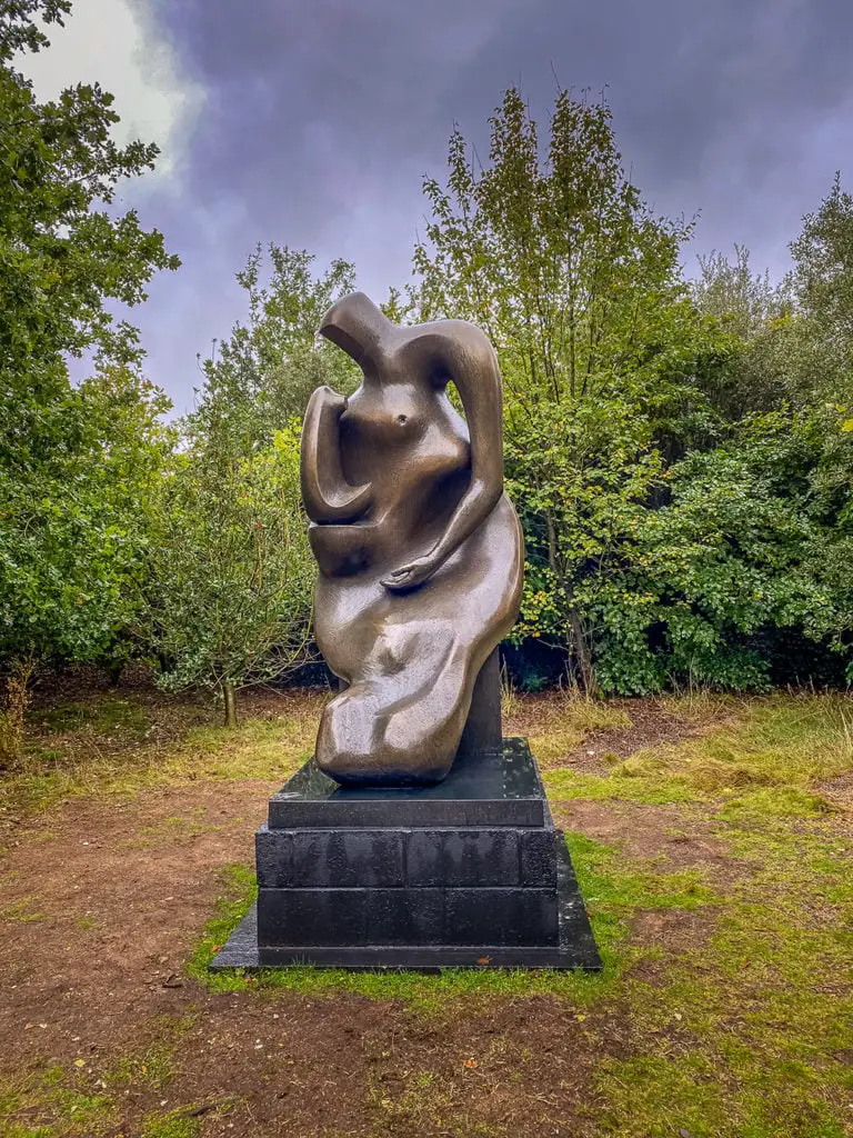 henry moore sculpture at houghton hall