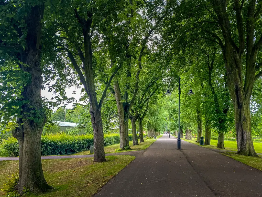 the broad walk at the walks