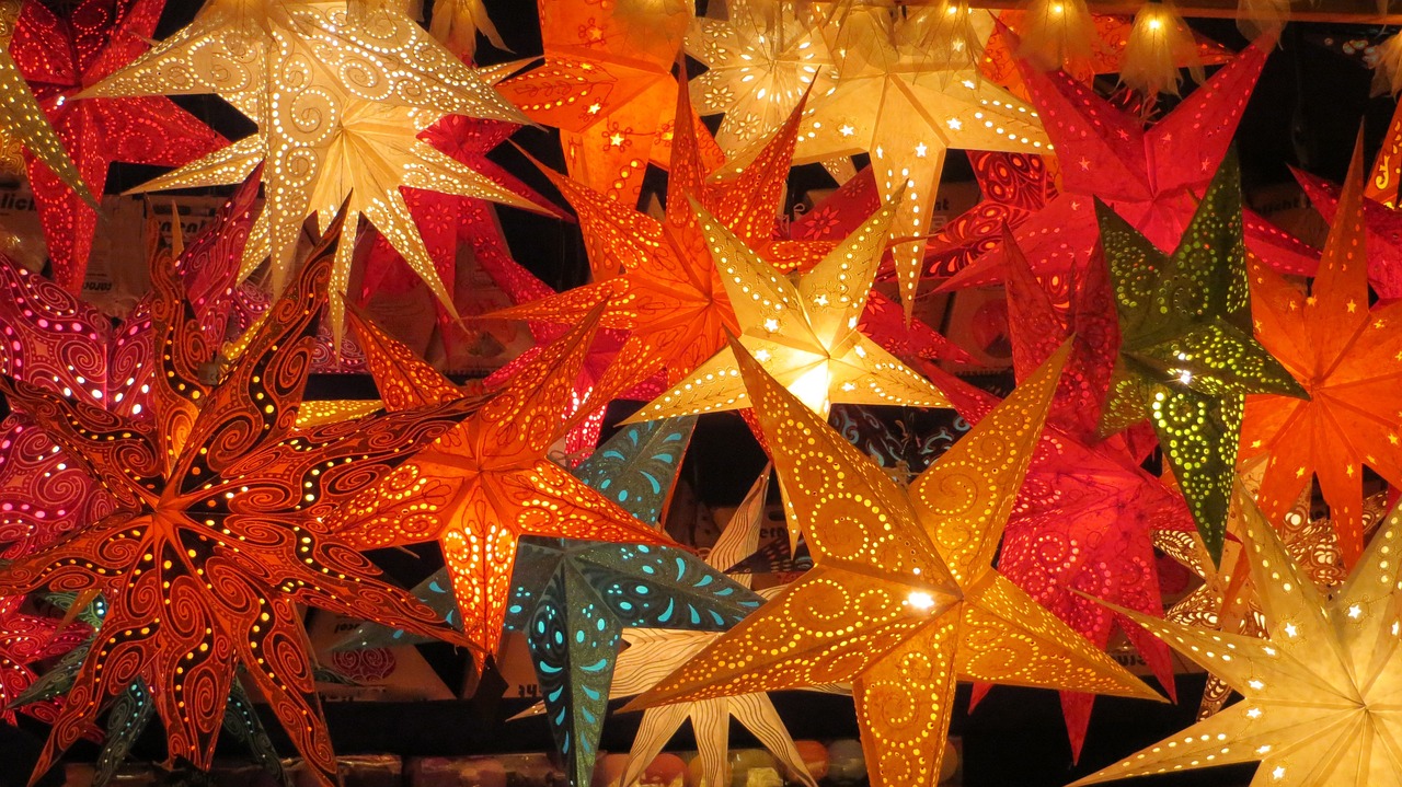 christmas stars from a christmas market stall