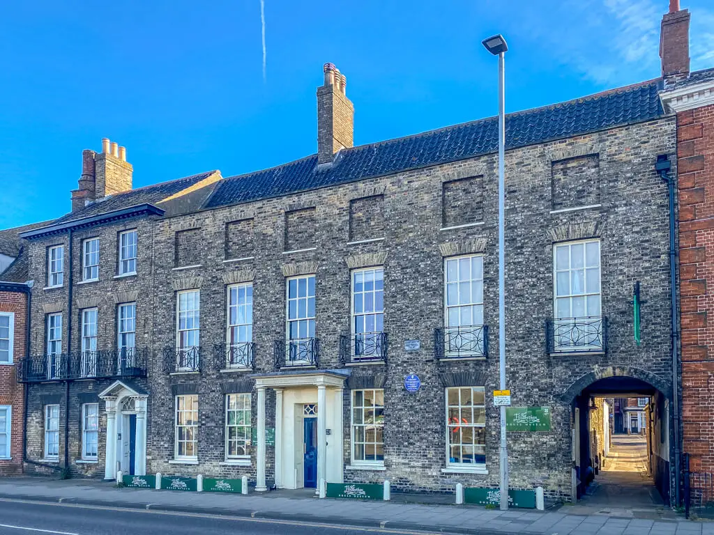 exterior of the elizabethan house museum in great yarmouth