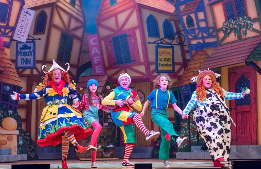 cast dancing in jack and the beanstalk