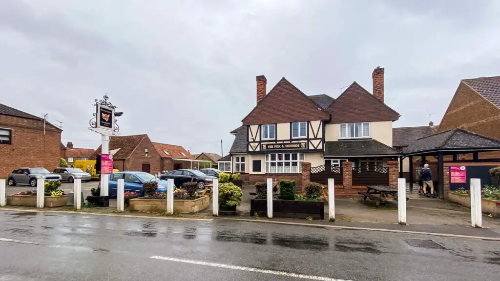 exterior of the fox and hounds pub in heacham