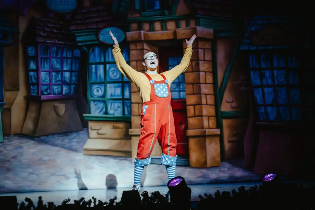 Reg (Joe Tracini) entertains the audience during Aladdin at Norwich Theatre Royal